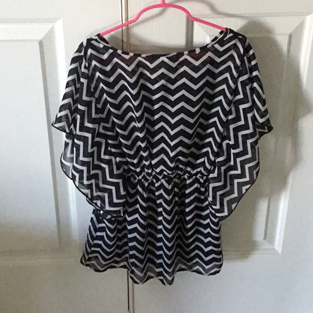 Girls Large chevron pattern black & white blouse - Picture 3 of 7